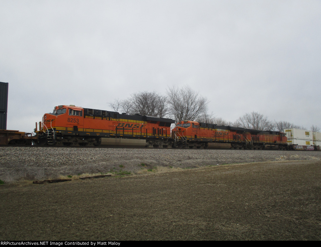 BNSF 8253